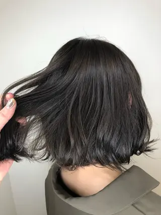 ミディアム カラー ウルフカット／吉村 桃子のヘアスタイル