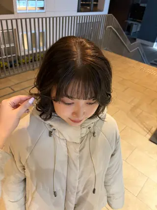 ミディアム カラー ヨシノ マナウのヘアスタイル