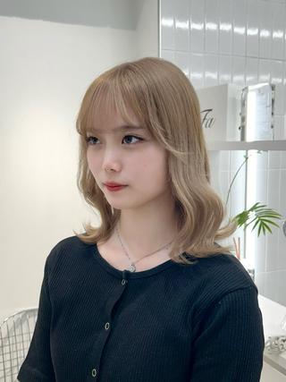 セミロング カラー 🎀ミルクティー/ ブリーチ/花音🎀のヘアスタイル