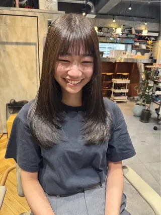 セミロング 阪倉 美玲のヘアスタイル