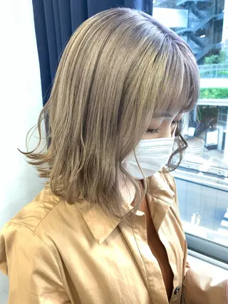 ミディアム カラー 抜け感レイヤー︴ ニュアンスカラーのヘアスタイル