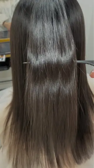 ロング 関根 萌花のヘアスタイル