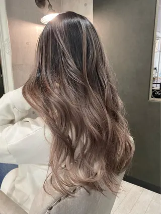 ロング Mika XELVEのヘアスタイル