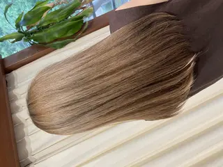 セミロング カラー ハイトーン得意😍 Lumiereのヘアスタイル