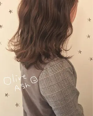 ミディアム カラー 市川 千夏のヘアスタイル