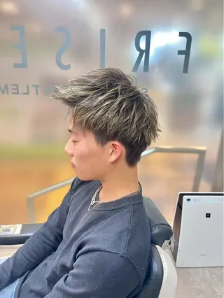 ショート カラー 佐々木 優人のヘアスタイル