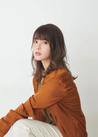 ミディアム カラー ヘアアレンジ KONOMI スタイリストのヘアスタイル