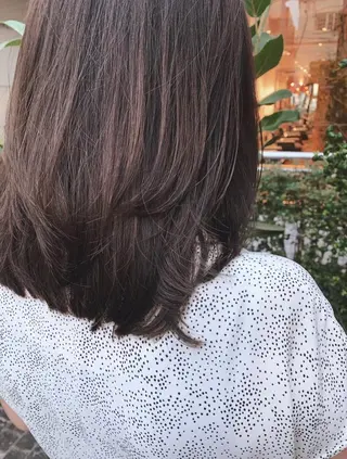 ミディアム カラー 齋藤 真子のヘアスタイル