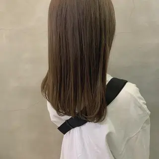 ロング カラー wakana/ 柔らかベージュカラーのヘアスタイル