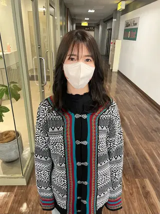 ミディアム カラー カットパーマモデル 山中 遥のヘアスタイル