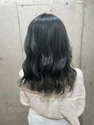 セミロング カラー 山本 愛永のヘアスタイル