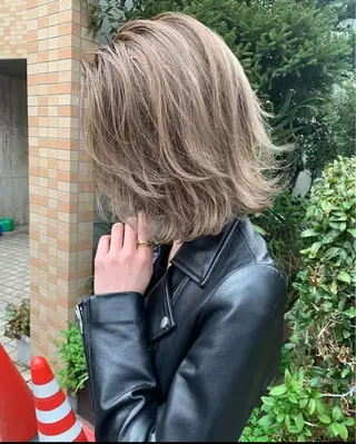 ミディアム ミルクティーベージュ ブリーチ 店長 清水のヘアスタイル