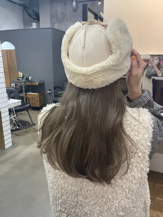 ロング カラー くすみベージュカラー 🪻HARUKAのヘアスタイル