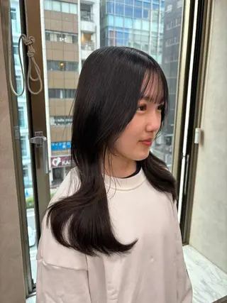 セミロング カラー 抜け感レイヤー︴ ニュアンスカラーのヘアスタイル