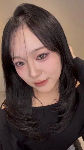ロング 真下 瑞歩のヘアスタイル