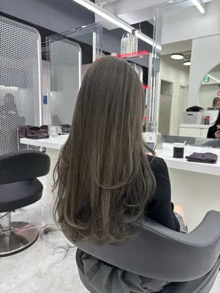 ロング カラー 抜け感レイヤー︴ ニュアンスカラーのヘアスタイル