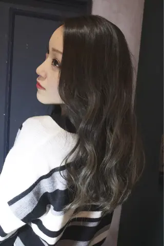 ロング 松田 由貴のヘアスタイル