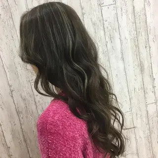 ロング カラー Kaede .のヘアスタイル