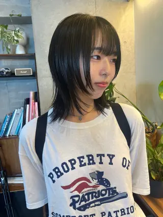 ミディアム レイヤーカット\ウル フ　chinatsuのヘアスタイル