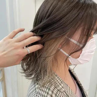 ミディアム カラー TRENCH 相澤 果歩のヘアスタイル