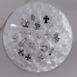 ネイル ユカ‎𖤐y2k/ 堺筋本町/心斎橋のネイルデザイン