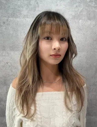 セミロング カラー FOX 新菜のヘアスタイル