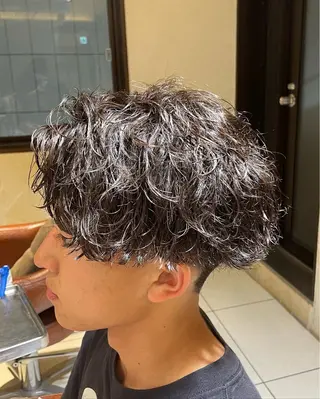 ショート パーマ メンズ 新宿メンズパーマ特化 メンズバレイヤージュのヘアスタイル