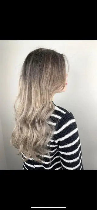 セミロング カラー ハイトーンブリーチ 土坂　由志【京都】のヘアスタイル
