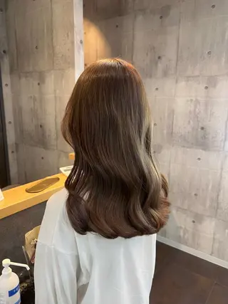 セミロング 推し活に可愛く艶モテ カラー/巻きキョウコのヘアスタイル