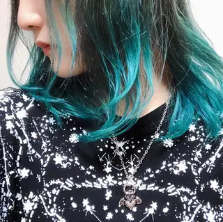 ミディアム カラー ヨシダ アズサのヘアスタイル