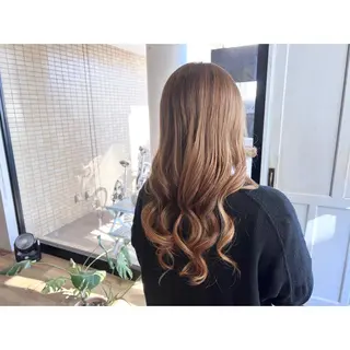 ロング カラー ツキダテ ユイのヘアスタイル