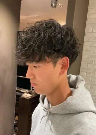 パーマ メンズ 曲がる縮毛矯正 LIBER 岩名のヘアスタイル