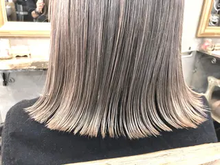 ミディアム カラー 顔周りレイヤーカット ブリーチminamiのヘアスタイル