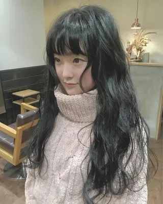 ロング カラー ヘアアレンジ 栗林 実莉のネイルデザイン