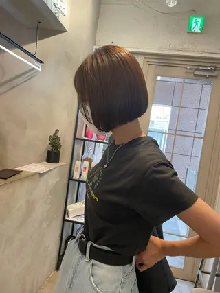 ショート ミルクティー× グレージュMOMOのヘアスタイル