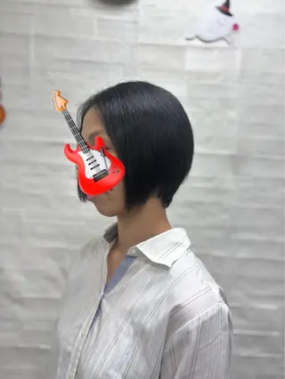 ミディアム 岡崎 美紀のヘアスタイル