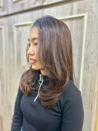 セミロング 髪質改善🫧艶カラー 🫧💙佐藤真優のヘアスタイル