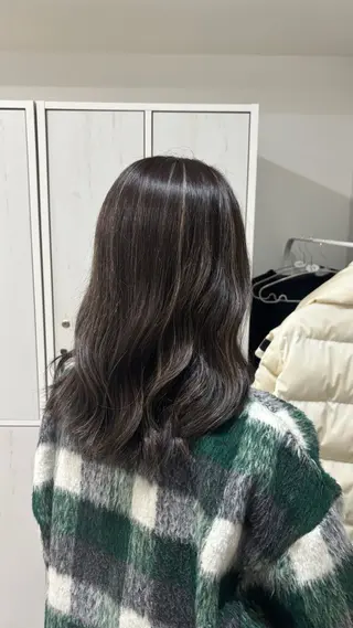 セミロング カラー piLLon mayuのヘアスタイル
