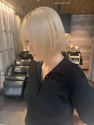 ショート レイヤーカット/髪質 改善/ダブルカラーのヘアスタイル