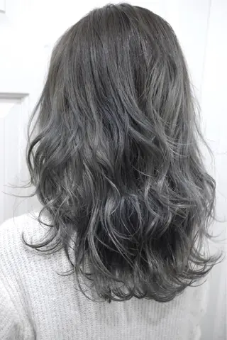 ミディアム セミロング カラー 若杉 諒のヘアスタイル