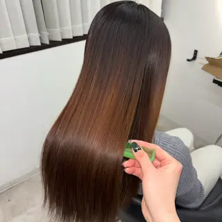ロング Ren. 🦋デザインカラーのヘアスタイル
