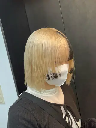 ミディアム カラー イツク ⚡️ ルーツ/ハイトーンのヘアスタイル