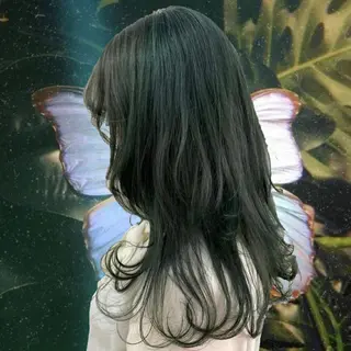 カラー MANAMI 🥀ウルフカットのヘアスタイル