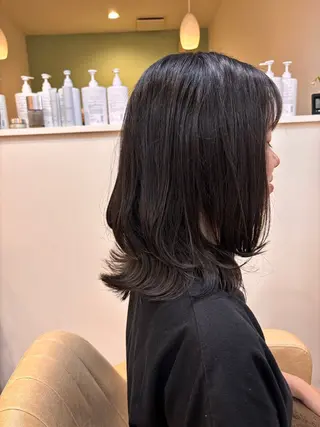 セミロング 吉井 愛のヘアスタイル