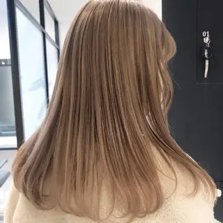 セミロング カラー 艶髪/オリーブ系/ 肌が綺麗に見えるお色のヘアスタイル