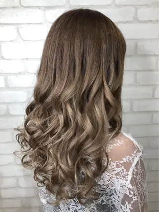 ロング カラー ヘアアレンジ ハイトーン/韓国風 🤍Nacchi🐈のマツエク・マツパデザイン