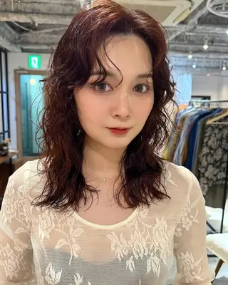 ミディアム パーマ カラー CEINE＋ officialのヘアスタイル