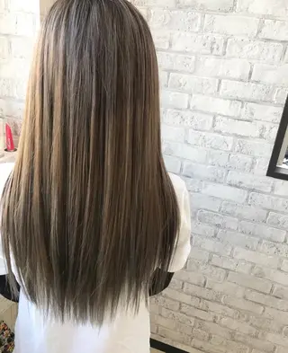 ロング カラー Oopsレイヤー 加藤澄都のヘアスタイル