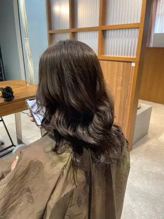 セミロング カラー EIGHT 濱田響のヘアスタイル
