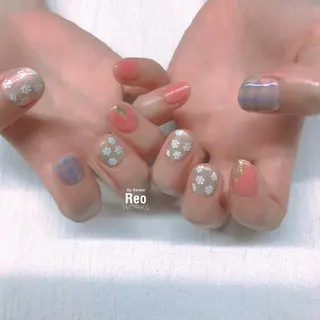 ミディアム ネイル Blowe ニュアンスのネイルデザイン